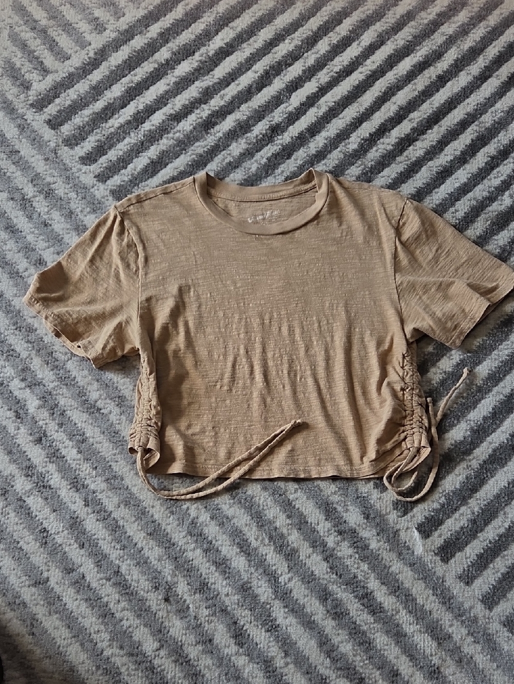 Universal Thread Beige Side-Ruched Crop Tee